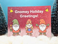 Weihnachtspostkarte –  „Gnomey Holiday Greetings!“