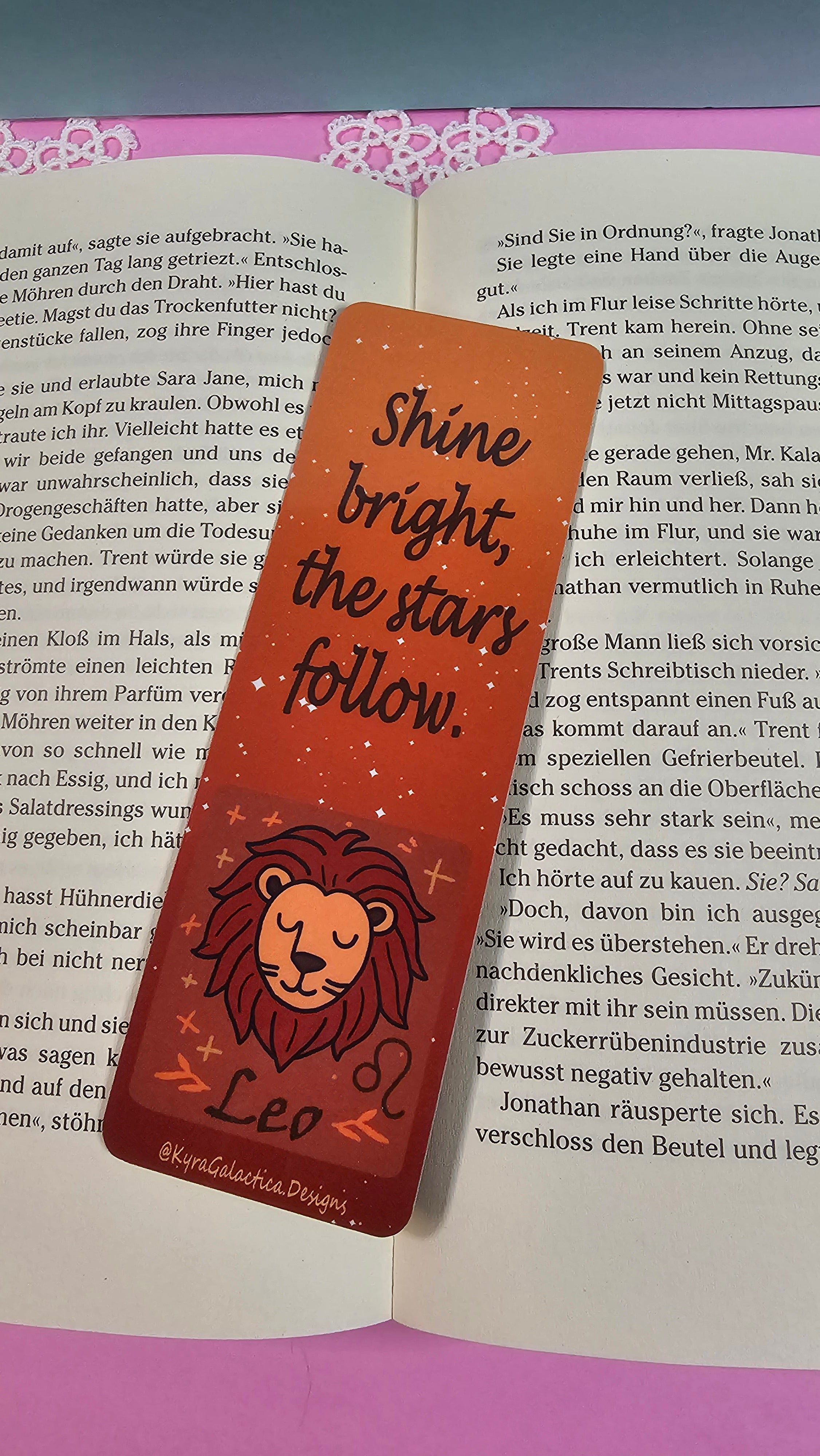 Lion - Bookmark - printed on both sides